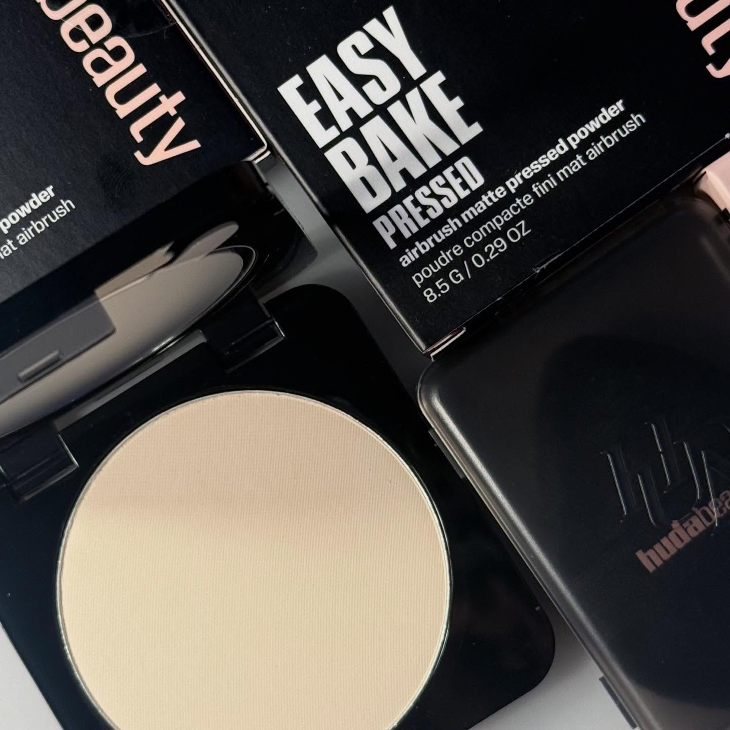HudaBeauty Easy Bake Airbrush  - Huda Beauty Makeup Bag recensione e prezzo