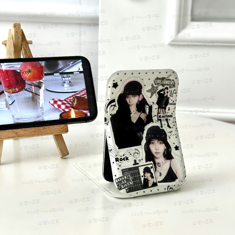 Specchio Pieghevole Mini Aespa - Beauty Makeup & D Anime Studio recensione e prezzo