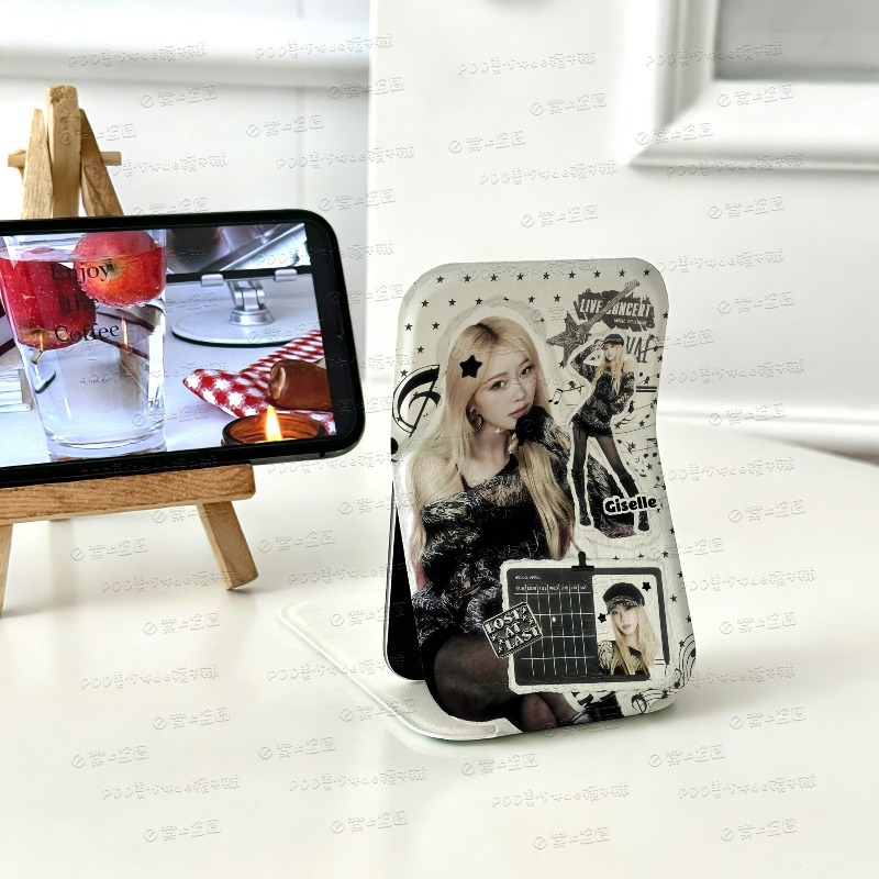 Specchio Pieghevole Mini Aespa - Beauty Makeup & D Anime Studio recensione e prezzo