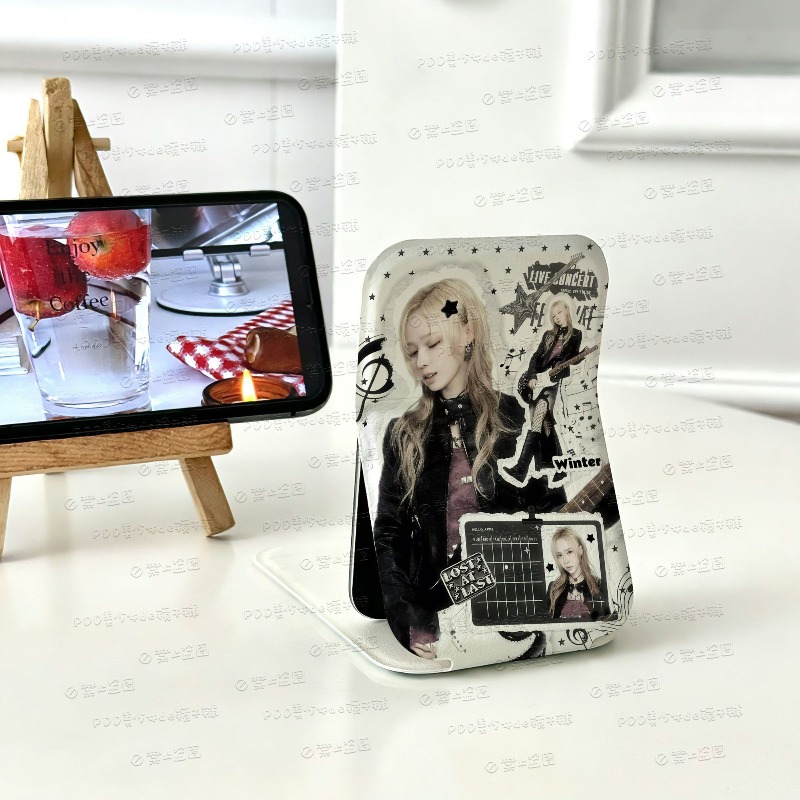 Specchio Pieghevole Mini Aespa - Beauty Makeup & D Anime Studio recensione e prezzo