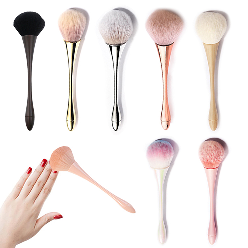 Spazzola per unghie per la pul - Blush Brush Kabuki recensione e prezzo