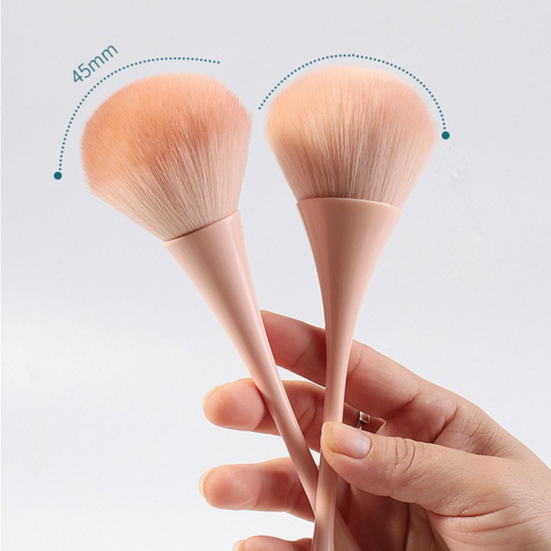 Spazzola per unghie per la pul - Blush Brush Kabuki recensione e prezzo